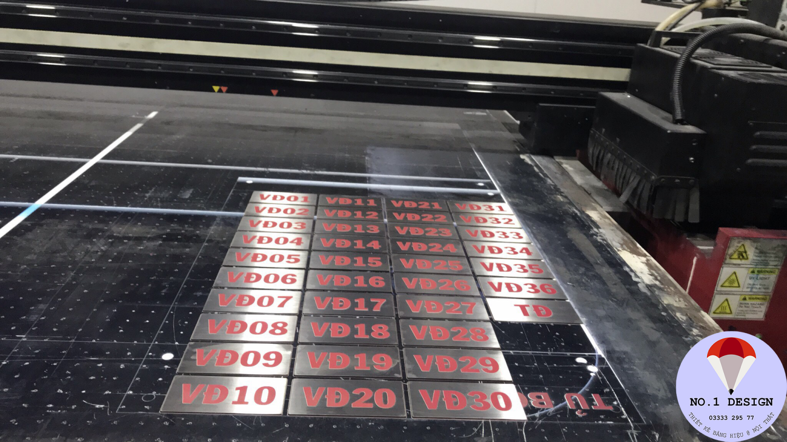 IN UV LÊN INOX GIÁ RẺ - Thiết Kế Bảng Hiệu Chuyên Nghiệp